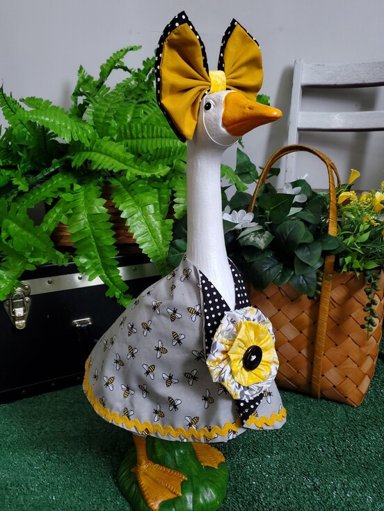 Homemade Other - Porch Goose Outfit & Bow Set Bee Print